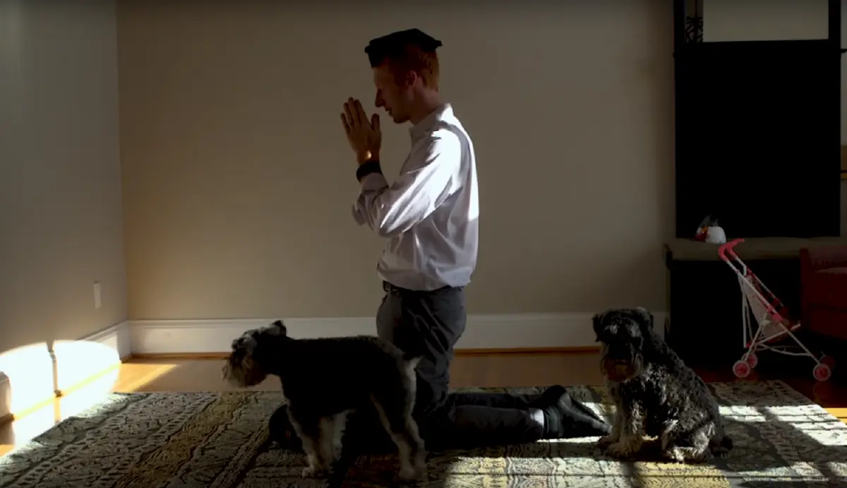 สวมจีวรแล้วจับมีดผ่าตัด หมออเมริกันบวชพระใช้ธรรมะช่วยผู้ป่วย