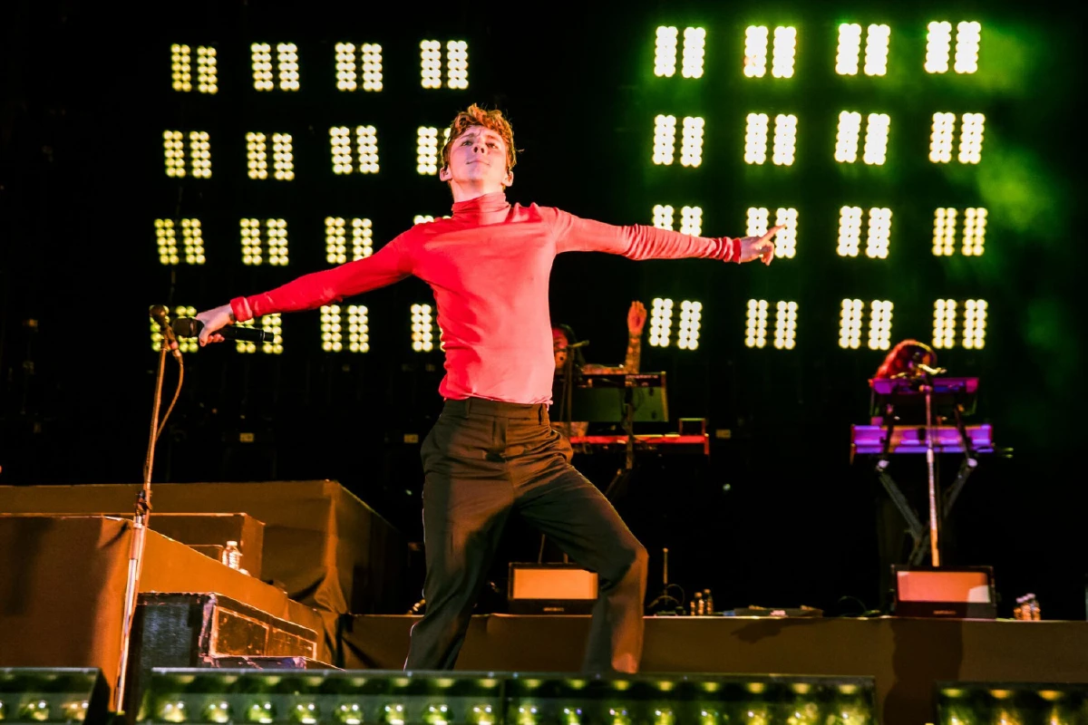 หลงรักทุกอย่างที่เป็น ทรอย ซีวาน สะกดคนดูด้วยเสียงร้องและสไตล์ที่ชัดเจน