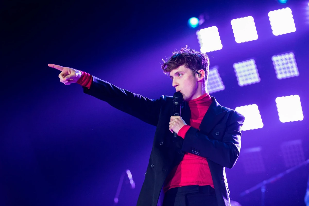 หลงรักทุกอย่างที่เป็น ทรอย ซีวาน สะกดคนดูด้วยเสียงร้องและสไตล์ที่ชัดเจน