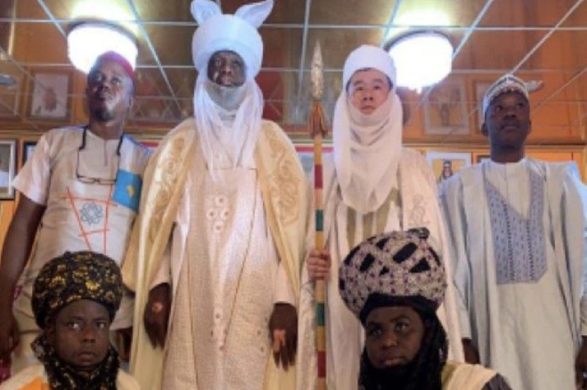 ชายจีนถูกแต่งตั้งเป็นหัวหน้าชนเผ่าพื้นเมืองไนจีเรีย