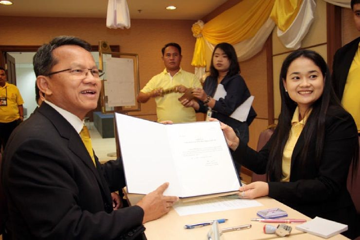 พปชร.มั่นใจจัดตั้งรัฐบาลได้ เสียงปริ่มน้ำไร้ปัญหา พปชร.มั่นใจจัดตั้งรัฐบาลได้ เสียงปริ่มน้ำไร้ปัญหา
