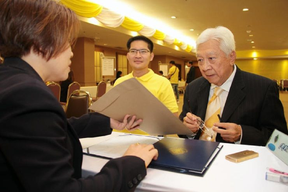11พรรคเล็ก ยันร่วมรัฐบาล กับ "พปชร." หนุน "บิ๊กตู่" นายกฯ 11พรรคเล็ก ยันร่วมรัฐบาล กับ "พปชร." หนุน "บิ๊กตู่" นายกฯ