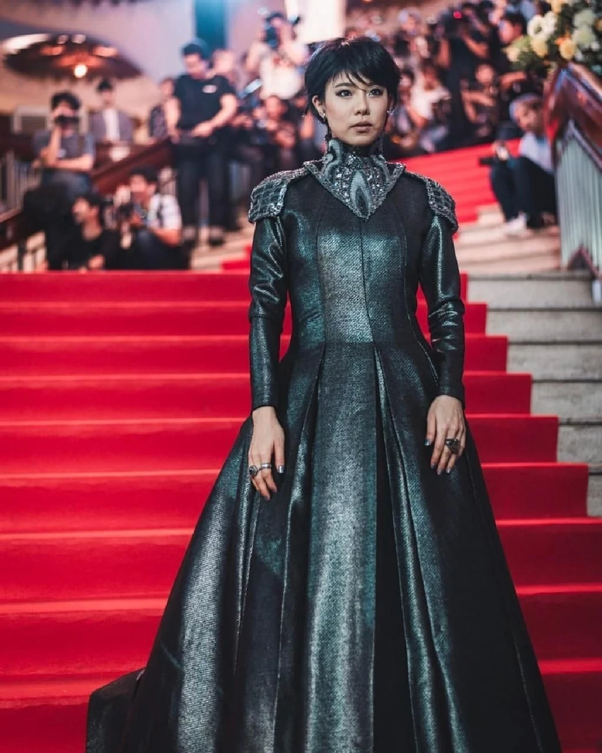 คริส หอวัง ในลุคสุดปังแต่งเป็น เซอร์ซี แลนนิสเตอร์ ราชินีในซีรีส์ Game Of Thrones