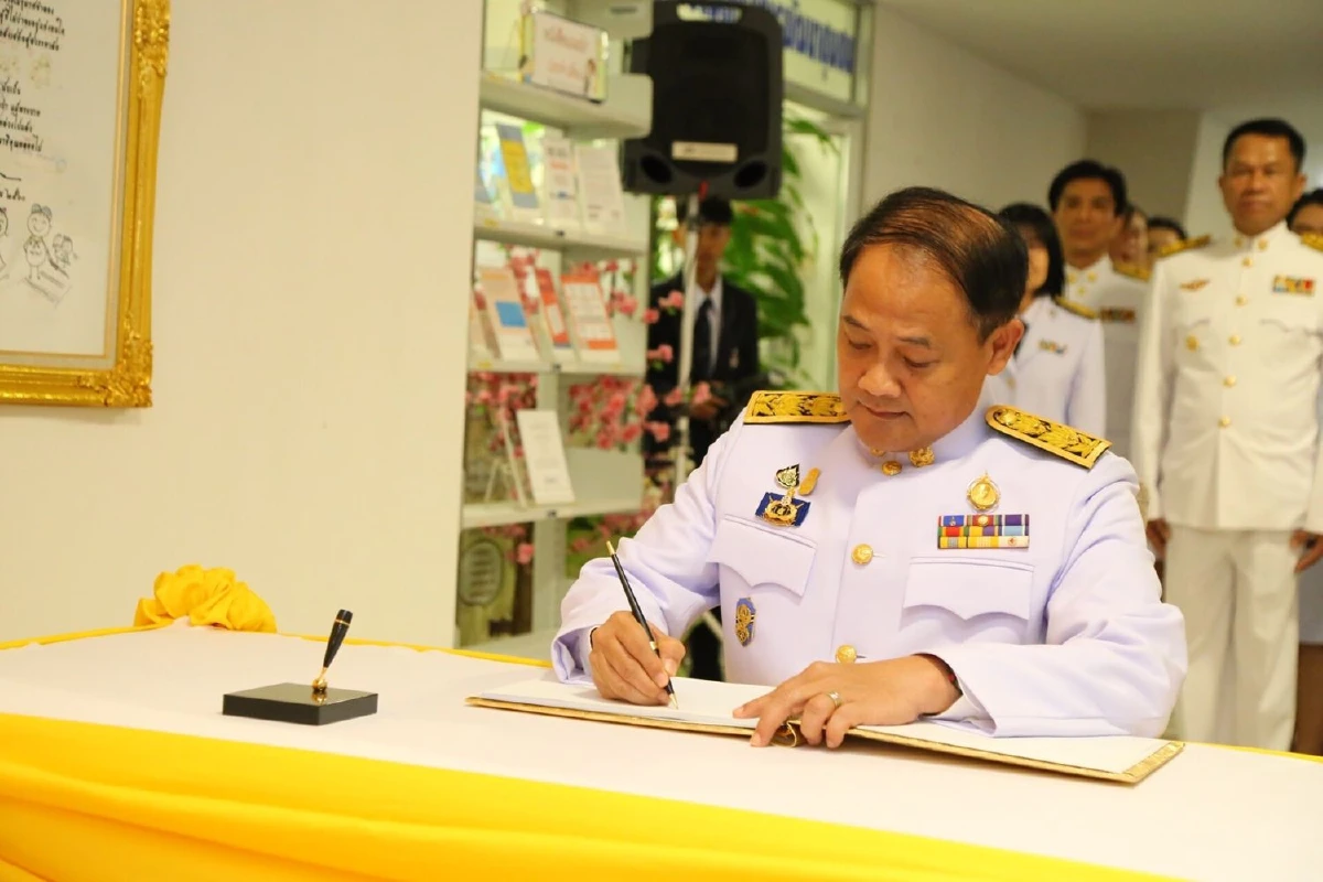 พช.เฉลิมพระเกียรติมหามงคลบรมราชาภิเษกขับเคลื่อนโครงการหมู่บ้านเศรษฐกิจพอเพียง