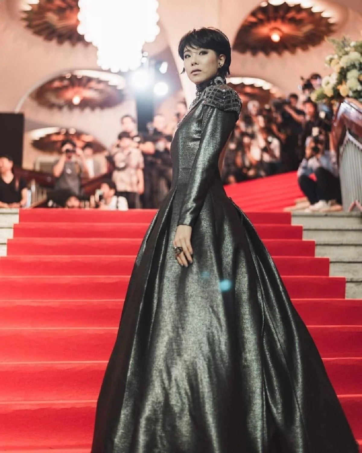 คริส หอวัง ในลุคสุดปังแต่งเป็น เซอร์ซี แลนนิสเตอร์ ราชินีในซีรีส์ Game Of Thrones