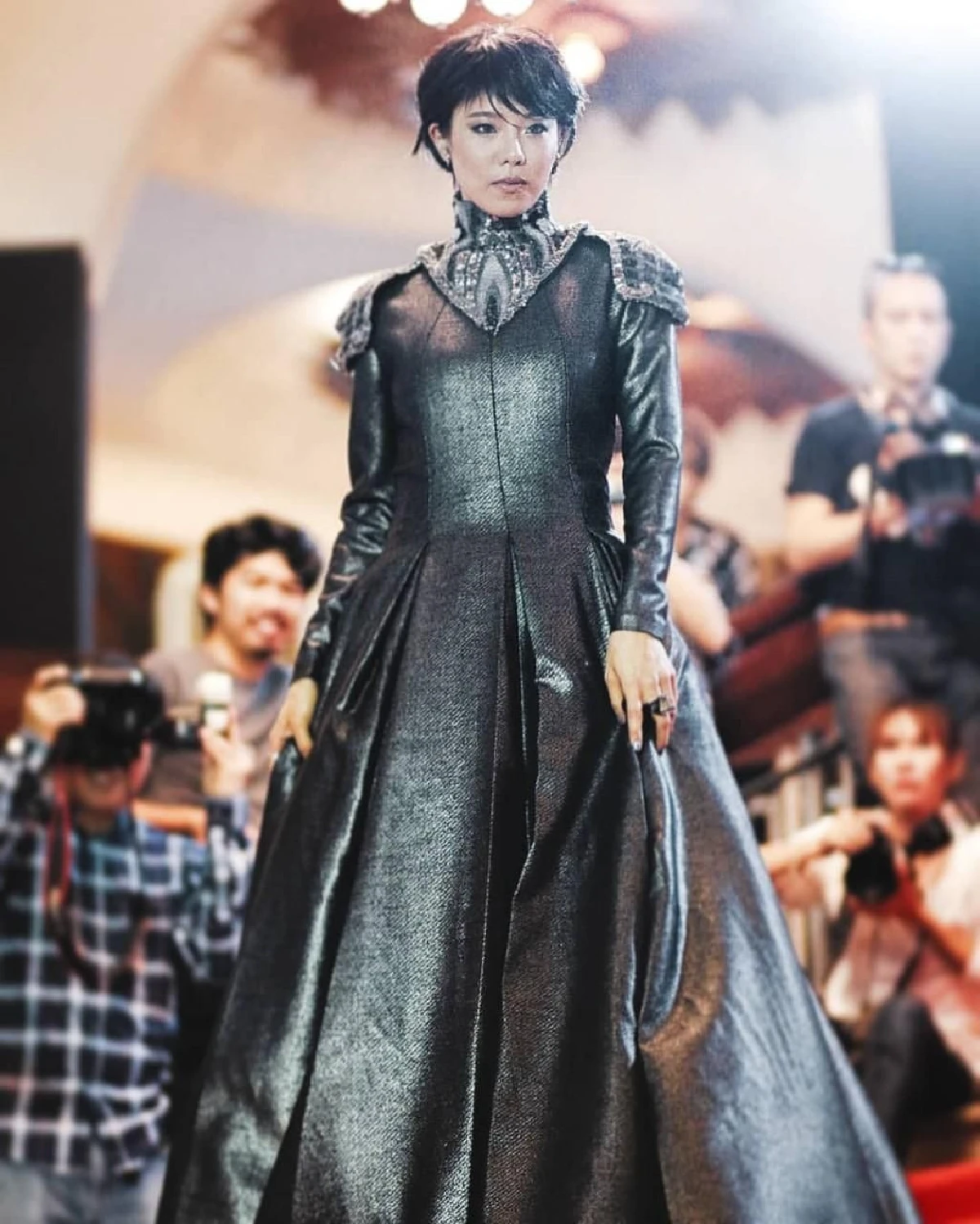 คริส หอวัง ในลุคสุดปังแต่งเป็น เซอร์ซี แลนนิสเตอร์ ราชินีในซีรีส์ Game Of Thrones