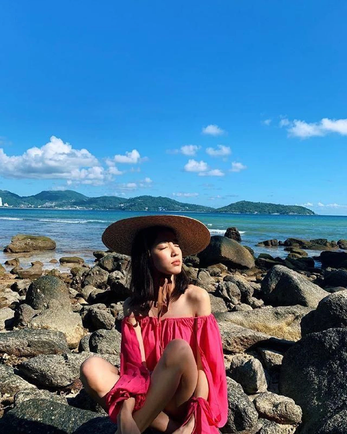 5 สาวแก๊งลูกเจี๊ยบ ในชุดว่ายน้ำหลากสี เสิร์ฟความสดใสในทริปภูเก็ต