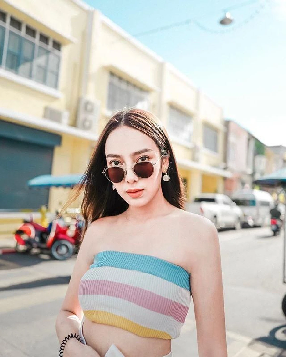 5 สาวแก๊งลูกเจี๊ยบ ในชุดว่ายน้ำหลากสี เสิร์ฟความสดใสในทริปภูเก็ต