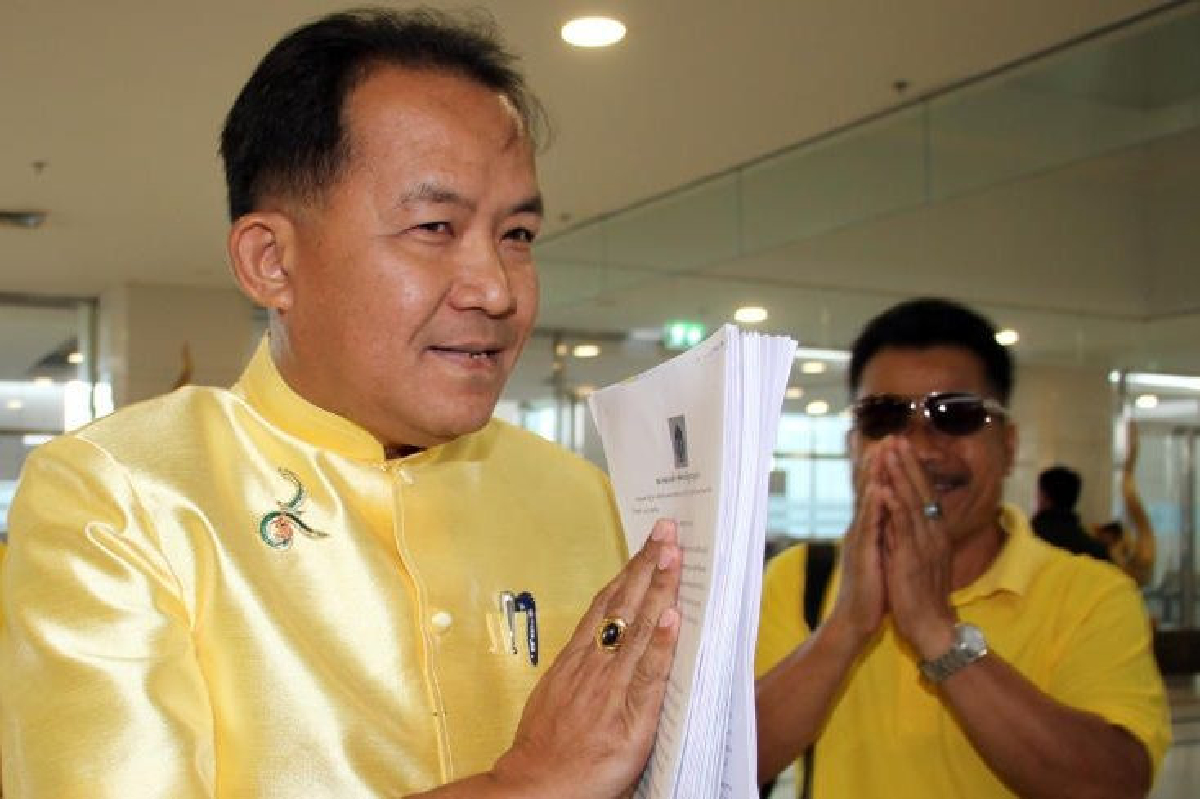'ศรีสุวรรณ'จัดเต็ม'ธนาธร'ยื่นเพิ่มอีก13บริษัทถือหุ้นสื่อ 'ศรีสุวรรณ'จัดเต็ม'ธนาธร'ยื่นเพิ่มอีก13บริษัทถือหุ้นสื่อ