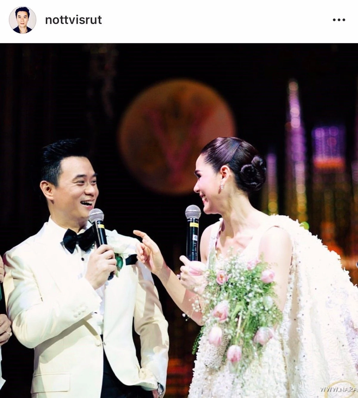 ตัวไกลใจไม่ห่าง! ชมพู่ โพสต์ภาพหวานจุ๊บสามี น็อต ในวันครบรอบแต่งงาน 4 ปี