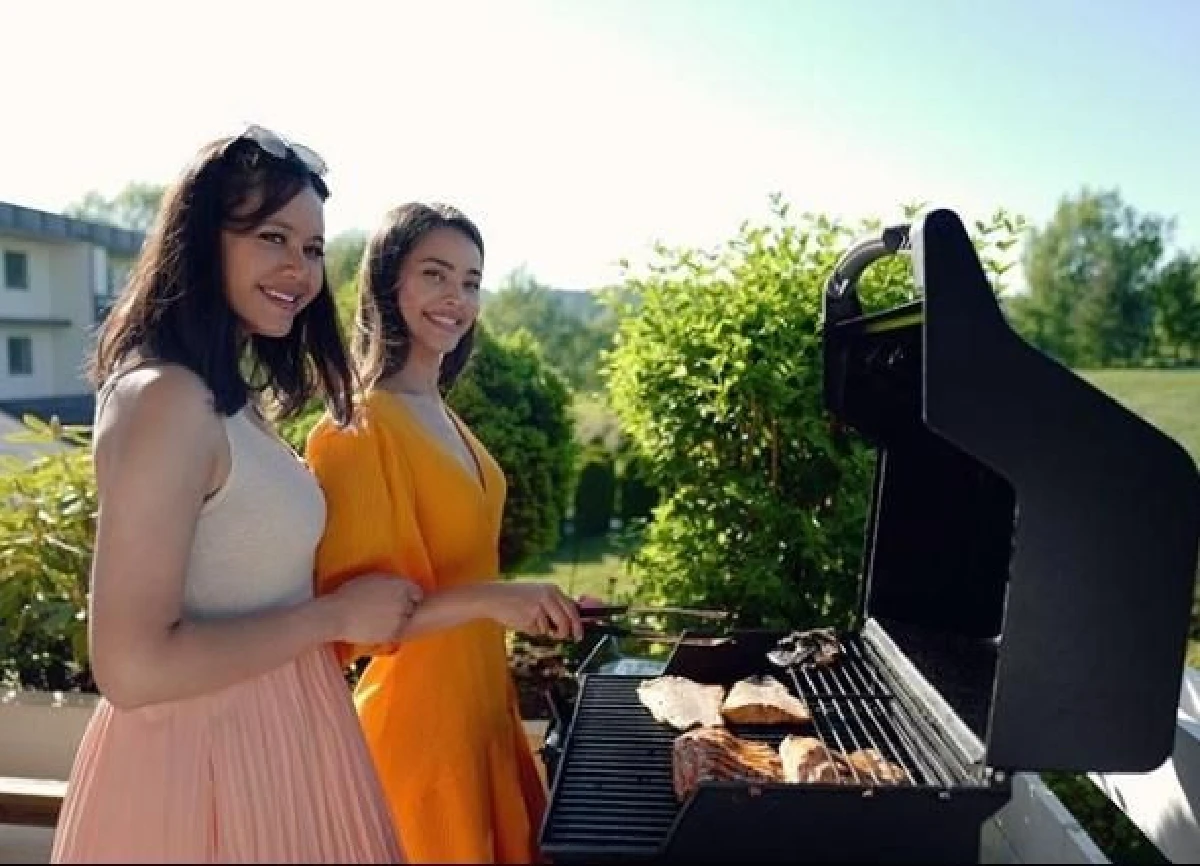 ส่องภาพ แคท แคทลียา พี่สาวนางเอกซุปตาร์ ญาญ่า อุรัสยา สวยเป๊ะดูดีไม่แพ้น้อง