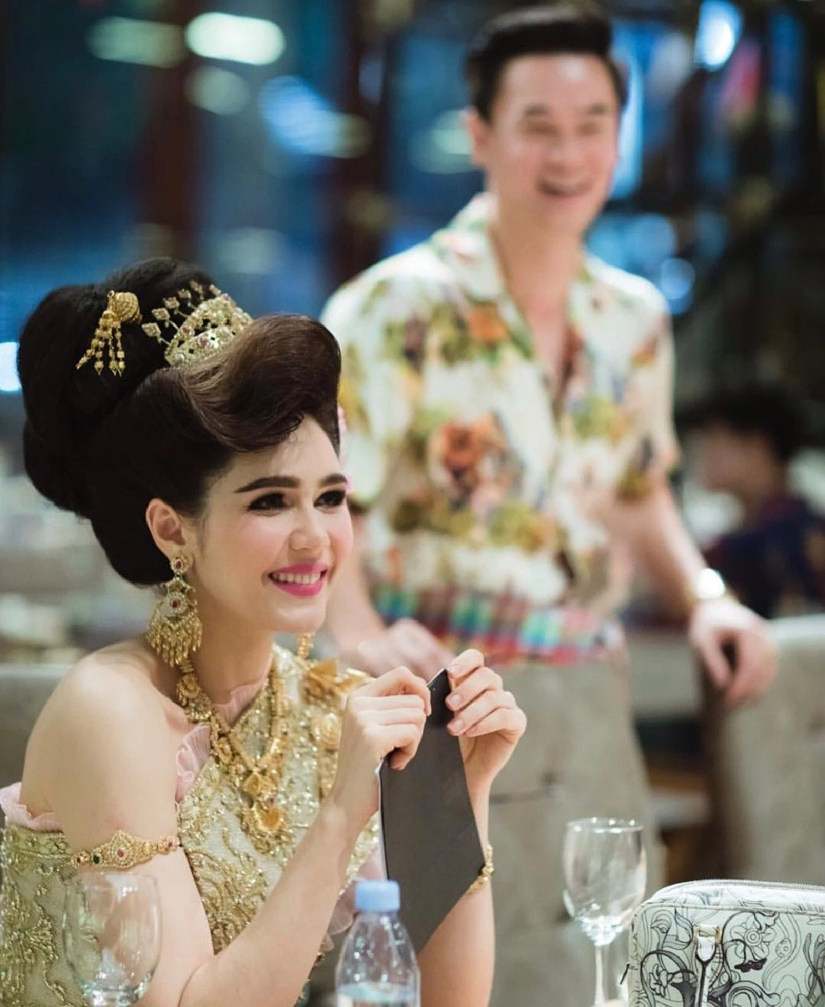 ตัวไกลใจไม่ห่าง! ชมพู่ โพสต์ภาพหวานจุ๊บสามี น็อต ในวันครบรอบแต่งงาน 4 ปี