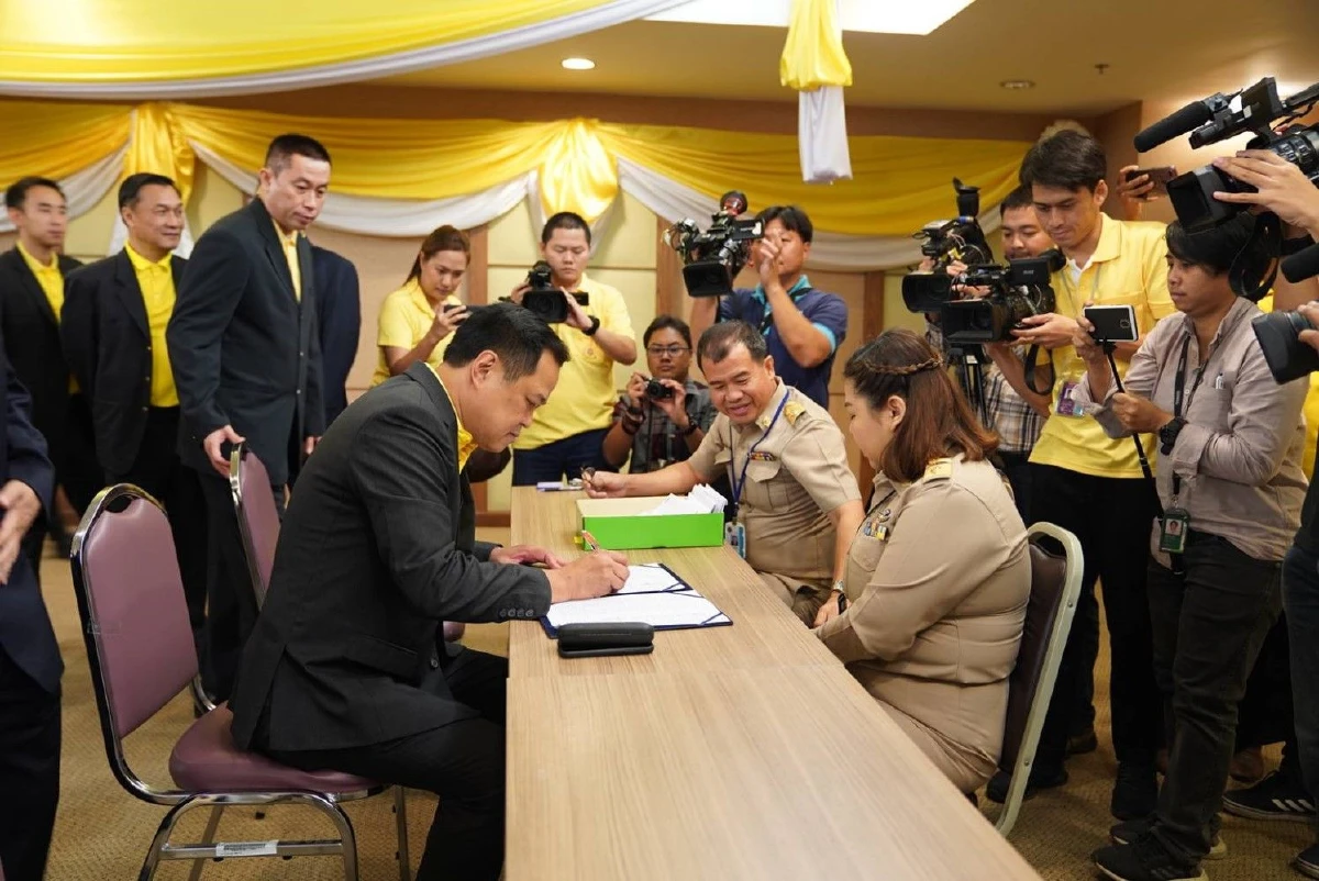 "อนุทิน"สั่งลูกพรรคลงพื้นที่ฟังเสียงประชาชน เผย20พ.ค.ท่าทีชัดเจนขึ้น