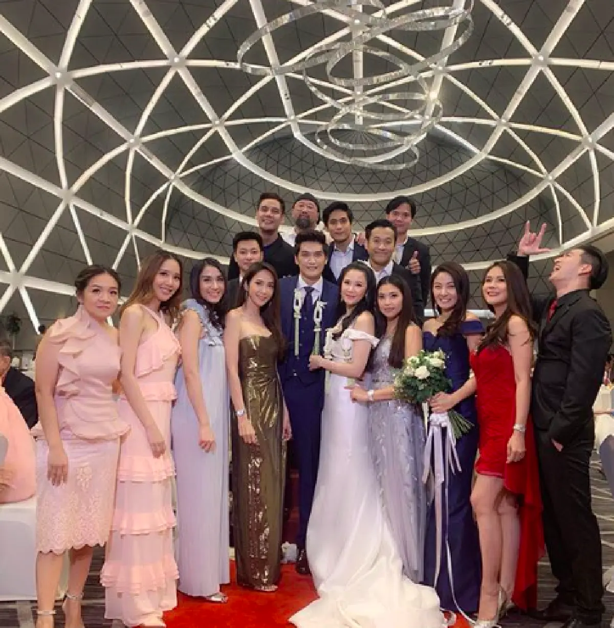 แต่งงานแล้วจ้า! “อู๋ นวพล” ควงแฟนสาวนอกวงการ เข้าพิธีวิวาห์สุดชื่นมื่น