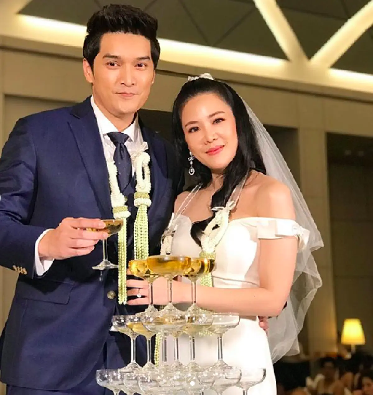 แต่งงานแล้วจ้า! “อู๋ นวพล” ควงแฟนสาวนอกวงการ เข้าพิธีวิวาห์สุดชื่นมื่น