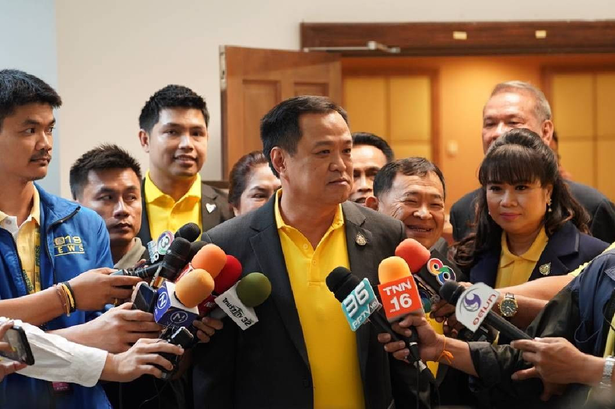 "อนุทิน"สั่งลูกพรรคลงพื้นที่ฟังเสียงประชาชน เผย20พ.ค.ท่าทีชัดเจนขึ้น "อนุทิน"สั่งลูกพรรคลงพื้นที่ฟังเสียงประชาชน เผย20พ.ค.ท่าทีชัดเจนขึ้น