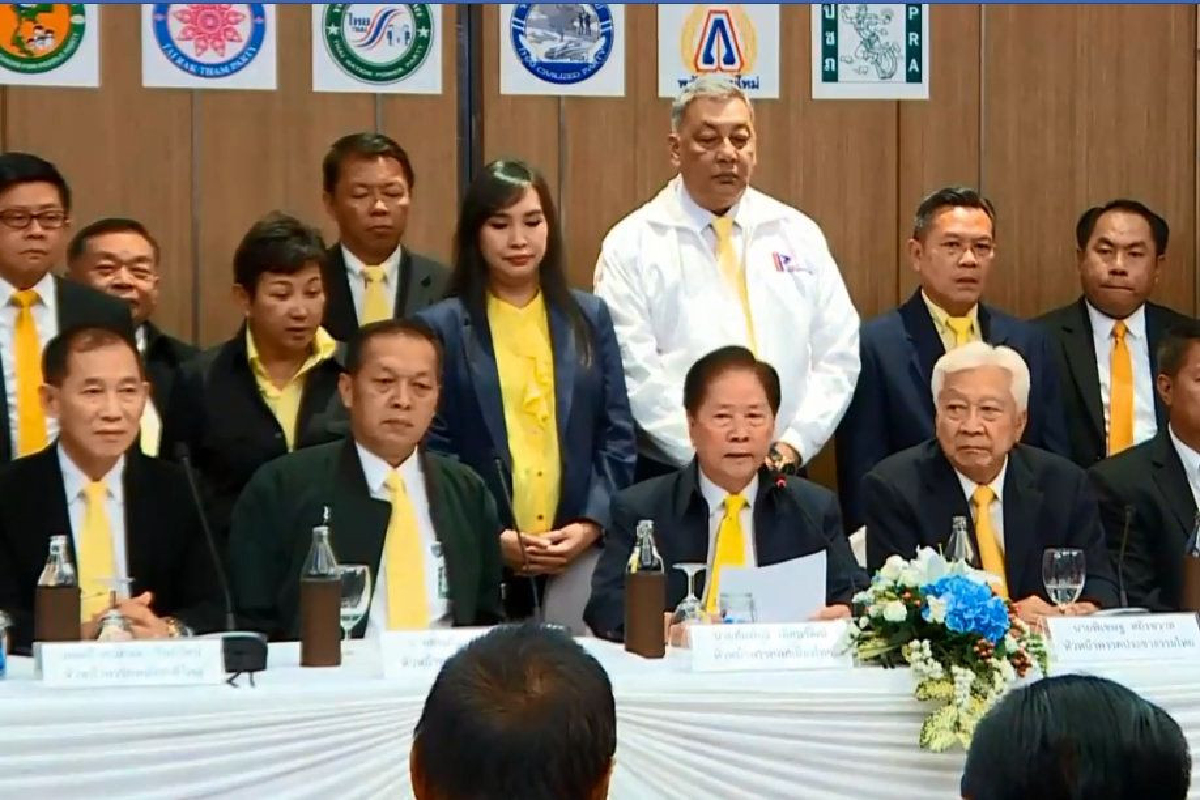 "11พรรคเล็ก" แถลงหนุนพลังประชารัฐตั้งรัฐบาล-บิ๊กตู่นั่งนายกฯ "11พรรคเล็ก" แถลงหนุนพลังประชารัฐตั้งรัฐบาล-บิ๊กตู่นั่งนายกฯ