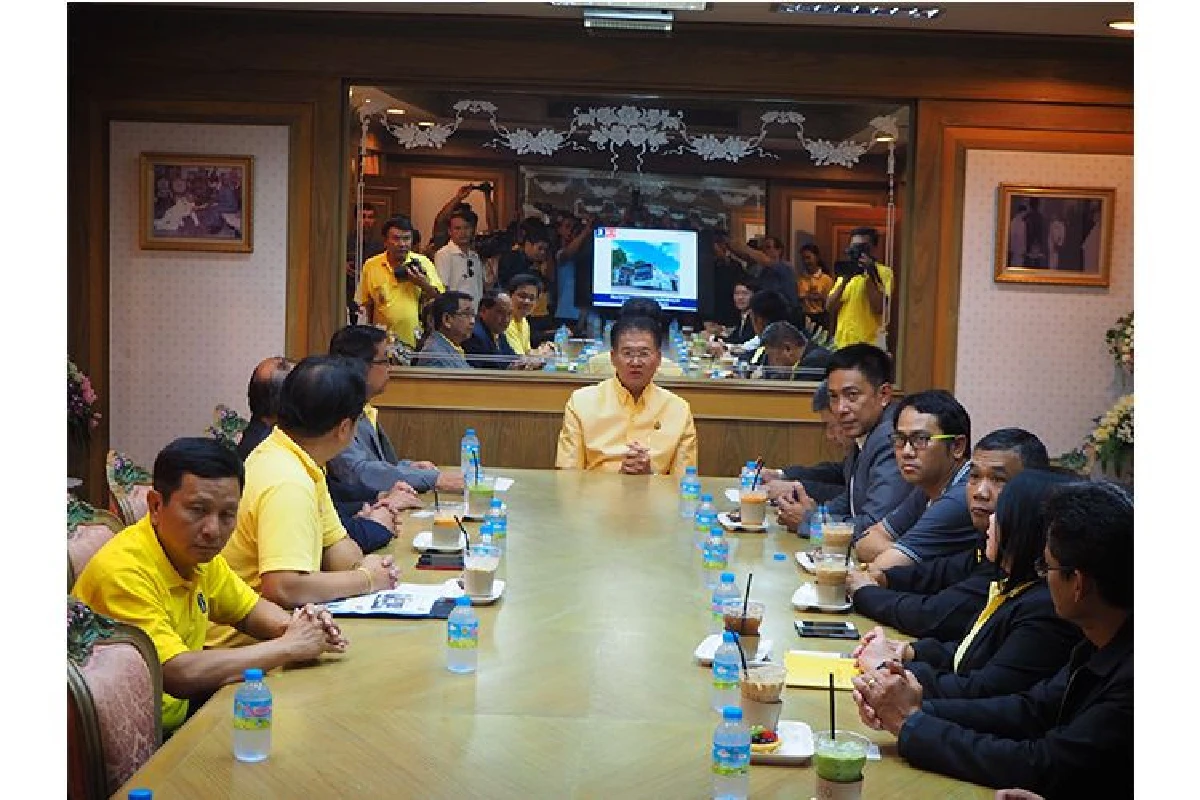 เปิดตัวรถโดยสารฮีโน่ ชานต่ำ Hybrid bus