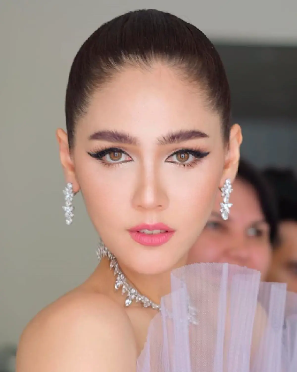 พ่อเคลื่อนไหวแล้ว! หลัง “แม่ชม" เดินพรมแดงวันแรก บอกเลยคนโสดตายสนิท