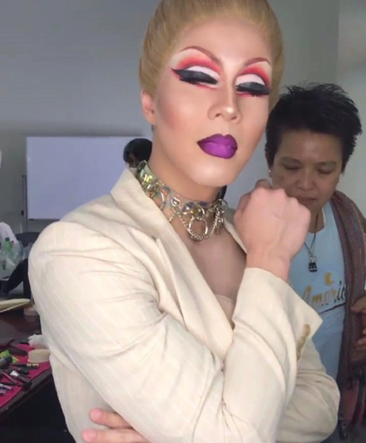 ขยี้ตารัวๆ แบม ปีติภัทร พิธีกรสุดฮอตแต่ง Drag Queen จัดเต็มเมคอัพหน้าผม