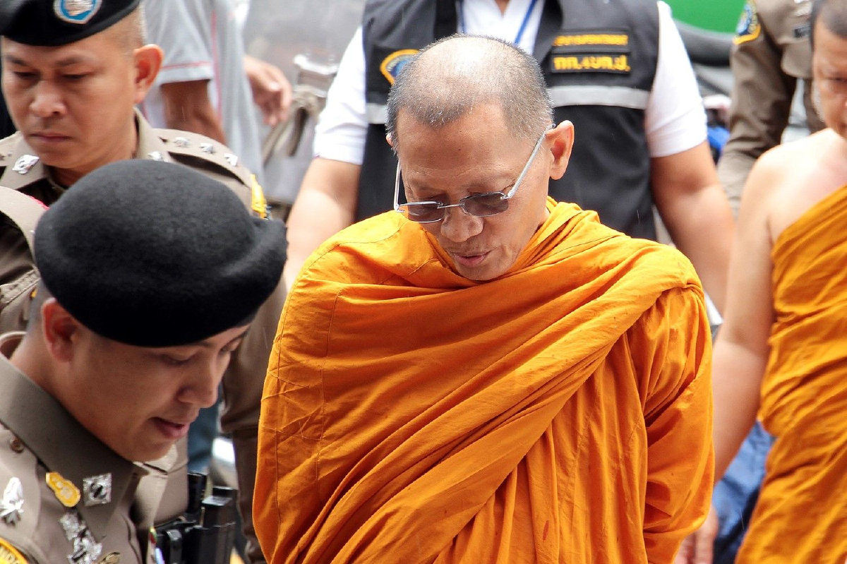ศาลพิพากษาจำคุก6ปี "อดีตพระพรหมดิลก" คดีทุจริตเงินทอนวัด ศาลพิพากษาจำคุก6ปี "อดีตพระพรหมดิลก" คดีทุจริตเงินทอนวัด