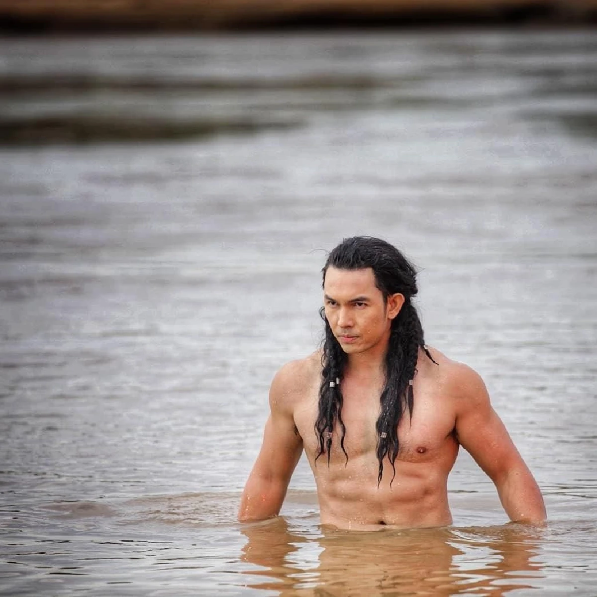 อั้ม อธิชาติ โวยถูก บอย ปกรณ์ ตัดต่อรูปขโมยนมกล้ามแน่นๆ