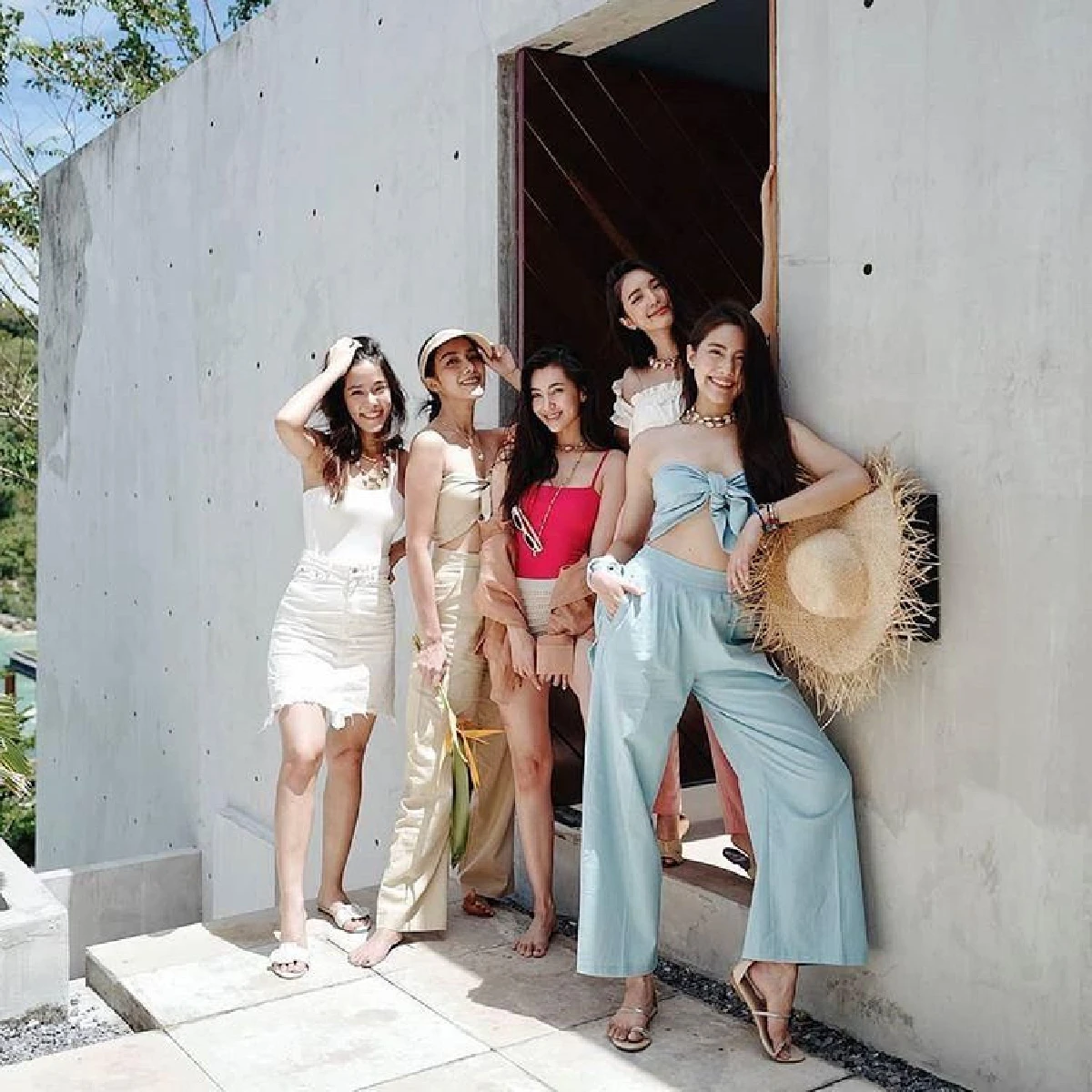 ทริปจบรูปไม่จบ! เบลล่า ราณี นุ่งบิกินี่สวยเซ็กซี่อวดเนินอกขาวเนียน