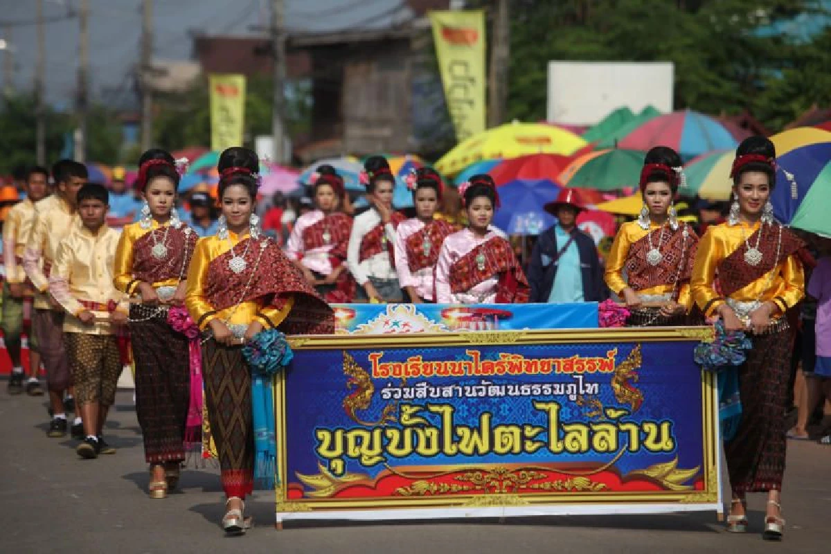 ชมภาพอลังการ!งานประเพณีบุญบั้งไฟตะไลล้านหนึ่งเดียวในโลก