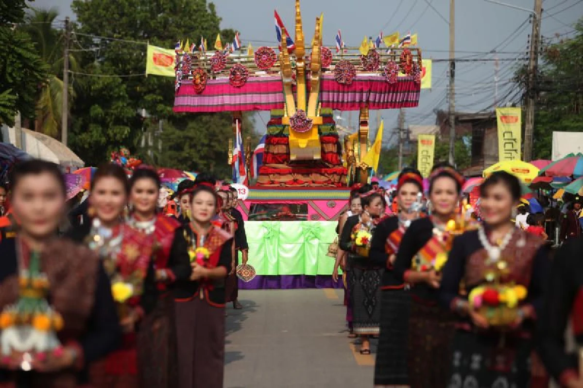 ชมภาพอลังการ!งานประเพณีบุญบั้งไฟตะไลล้านหนึ่งเดียวในโลก