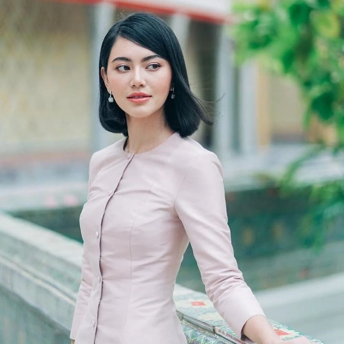 อิ่มบุญกันถ้วนหน้า! “ใหม่” แต่งชุดไทยงดงาม ควง “เต๋อ” พร้อมครอบครัวทำบุญวันเกิด