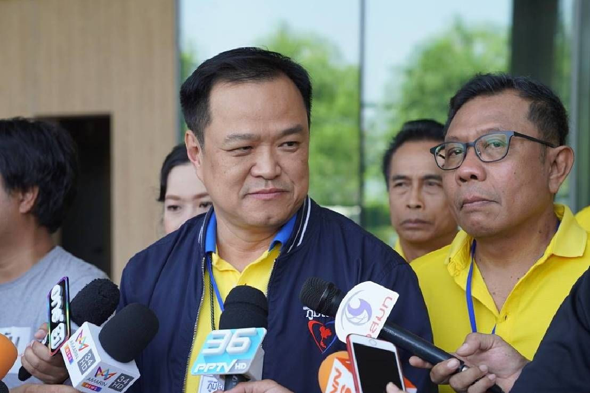 "อนุทิน" เผยภูมิใจไทยยังไม่ได้รับการทาบทาม ย้ำร่วมกับพรรคที่ให้เกียรติ "กัญชาเสรี" "อนุทิน" เผยภูมิใจไทยยังไม่ได้รับการทาบทาม ย้ำร่วมกับพรรคที่ให้เกียรติ "กัญชาเสรี"