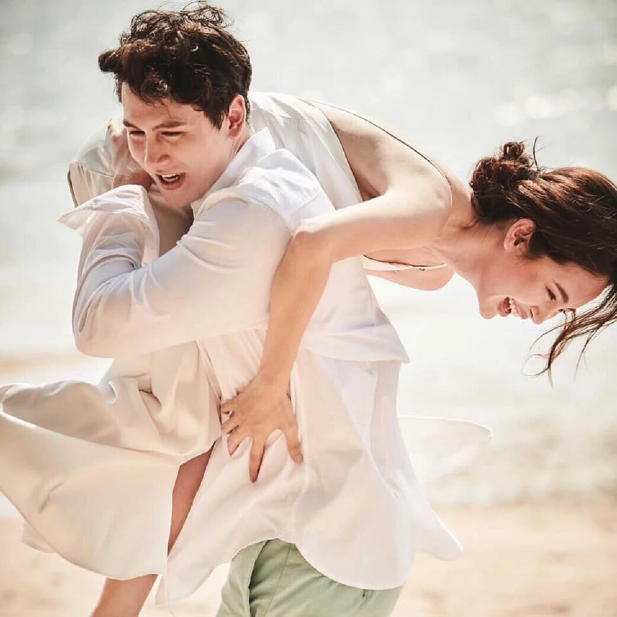 "กวินท์ ดูวาล” เผยภาพถ่ายพรีเวิ้ดดิ้งสุดแซ่บ ริมทะเลสุดโรแมนติก