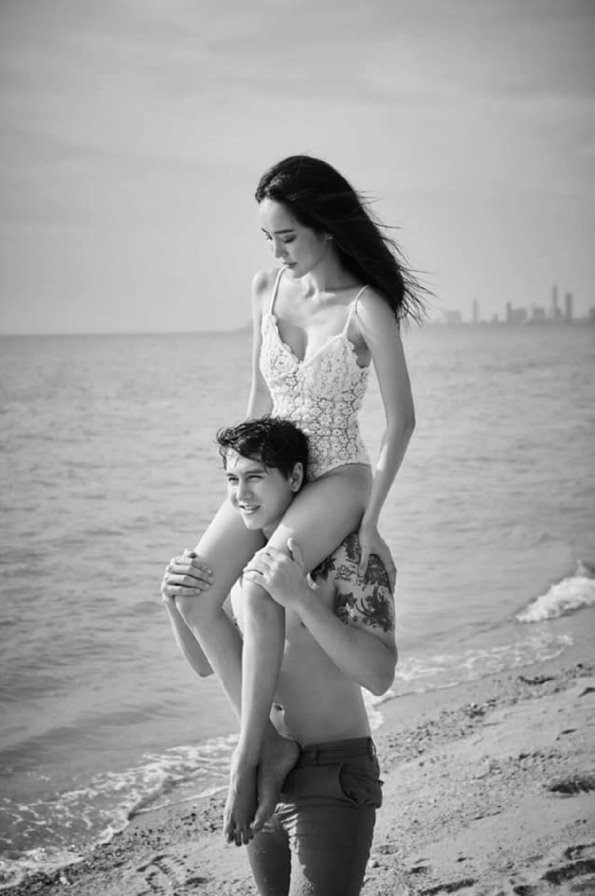 "กวินท์ ดูวาล” เผยภาพถ่ายพรีเวิ้ดดิ้งสุดแซ่บ ริมทะเลสุดโรแมนติก