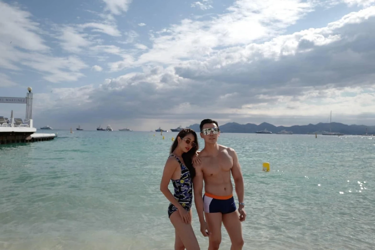 ทิ้งท้ายด้วยความแซ่บ! มิน พีชญา สลัดผ้าอวดหุ่นเซ็กซี่เล่นน้ำที่เมืองคานส์