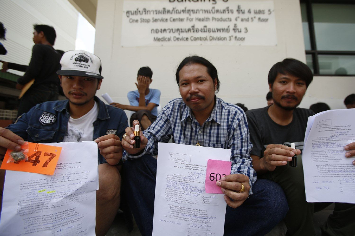 พบวัยรุ่นมาแจ้งเพื่อครอบครองน้ำมันกัญชาจำนวนมาก พบวัยรุ่นมาแจ้งเพื่อครอบครองน้ำมันกัญชาจำนวนมาก