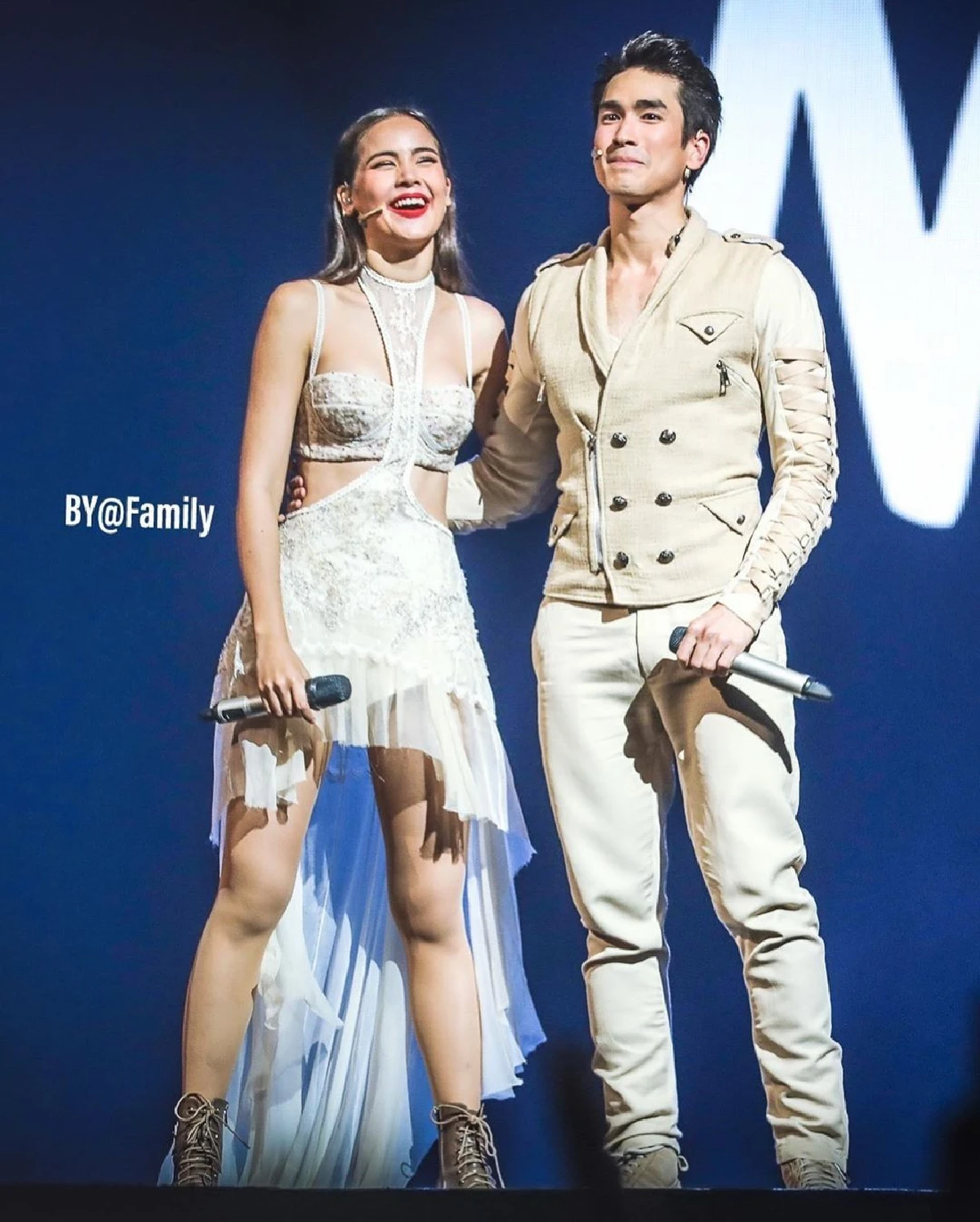 "เขาคือที่รักของผม" ณเดชน์ ไม่กั๊กบอกรัก ญาญ่า กลางคอนเสิร์ต (คลิป)