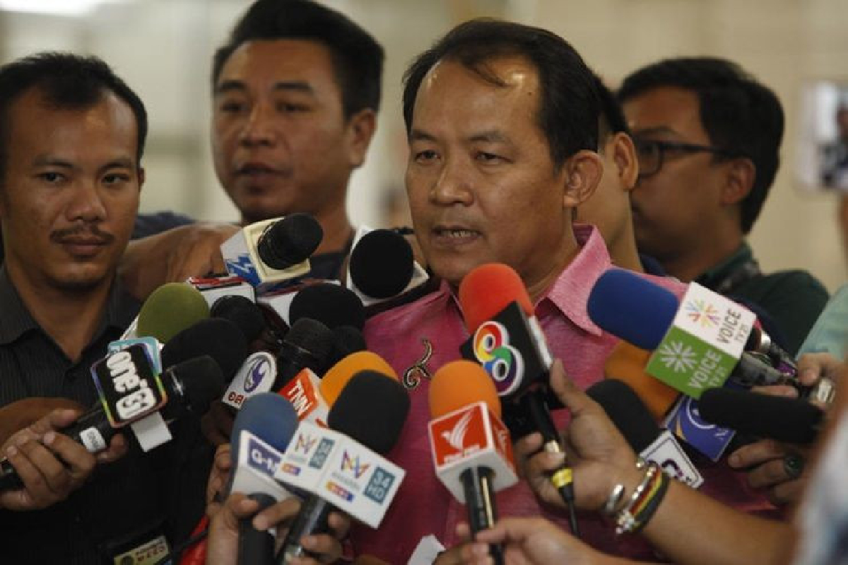 ร้อง กกต.สอบ "ธนาธร"ให้พรรคอนาคตใหม่ยืมเงินกว่า 100 ล้าน ร้อง กกต.สอบ "ธนาธร"ให้พรรคอนาคตใหม่ยืมเงินกว่า 100 ล้าน