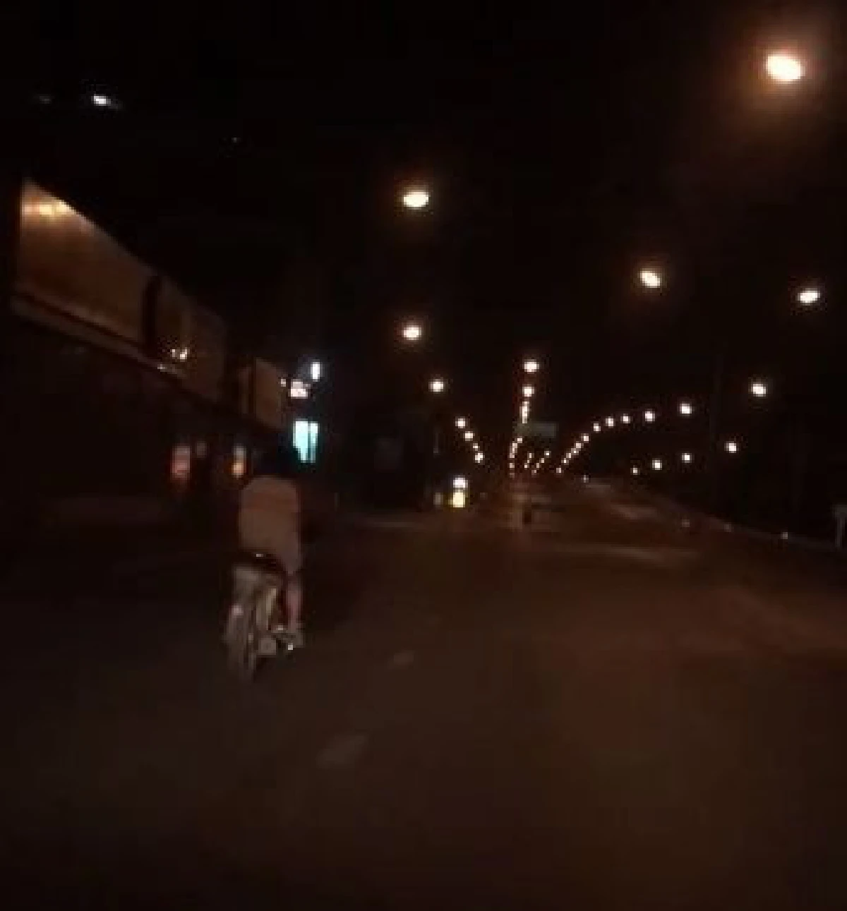 เตือนภัยสาว! ระวังหนุ่มขี่รถมอเตอร์ไซค์ดักฉุดกลางถนน