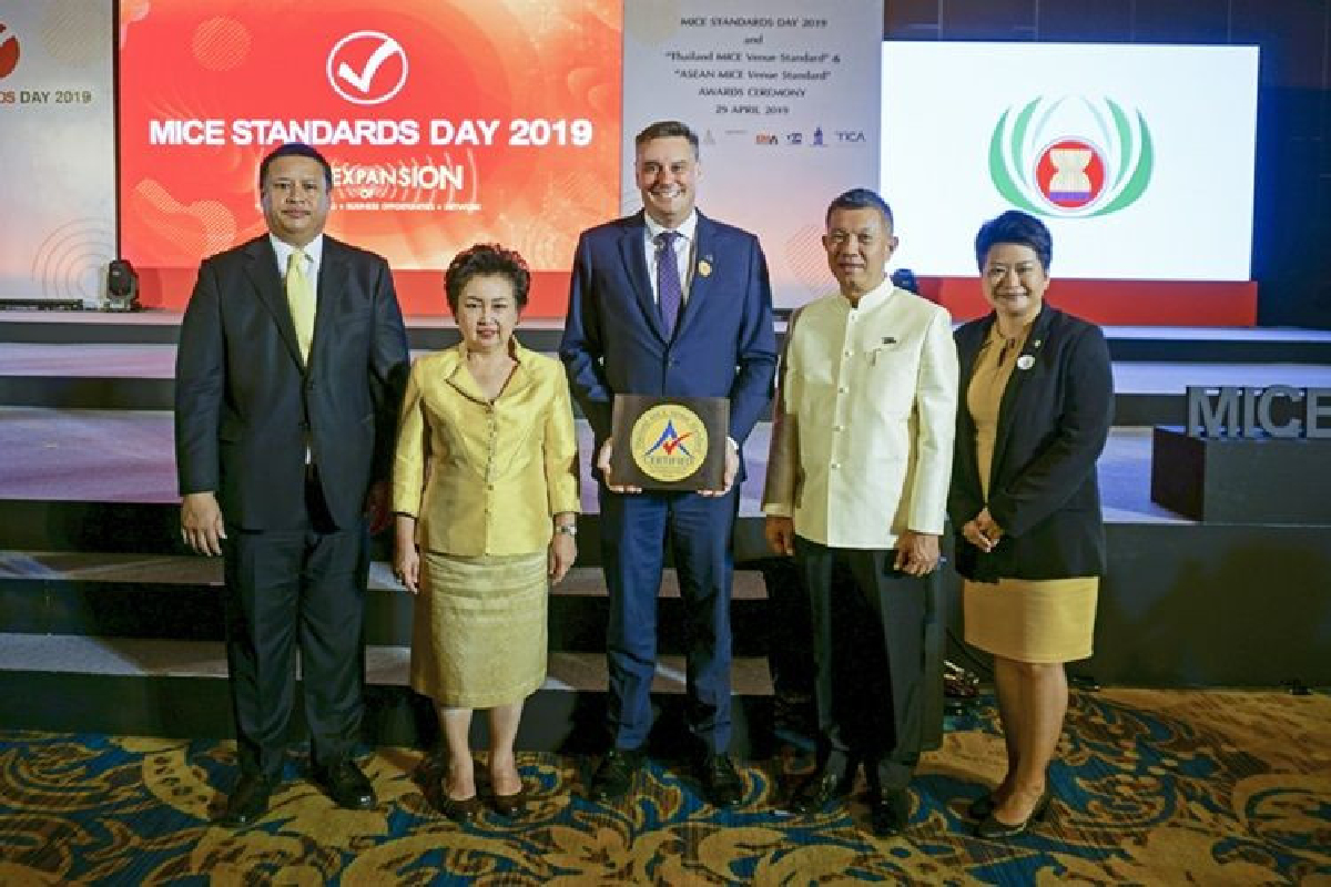 โรงแรมแบงค็อก แมริออท มาร์คีส์ ควีนส์ปาร์ค รับมอบตราสัญลักษณ์ TMVS ตอกย้ำคุณภาพมาตรฐานห้องประชุมระดับสากล พร้อมมุ่งมั่นยกระดับการให้บริการโดยคำนึงถึงสิ่งแวดล้อม เศรษฐกิจ และสังคมอย่างยั่งยืน โรงแรมแบงค็อก แมริออท มาร์คีส์ ควีนส์ปาร์ค รับมอบตราสัญลักษณ์ TMVS ตอกย้ำคุณภาพมาตรฐานห้องประชุมระดับสากล พร้อมมุ่งมั่นยกระดับการให้บริการโดยคำนึงถึงสิ่งแวดล้อม เศรษฐกิจ และสังคมอย่างยั่งยืน