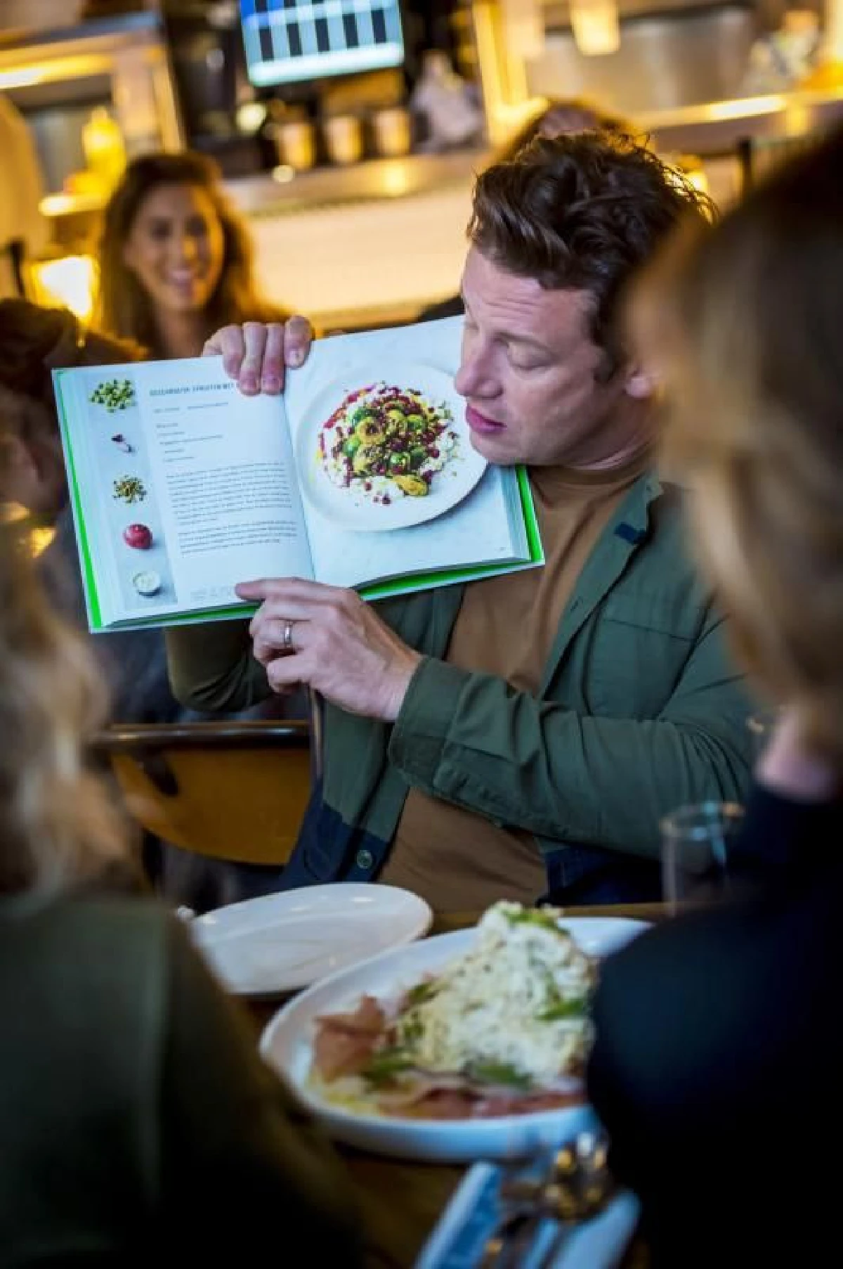 ร้านอาหารของเชฟดัง "เจมี่ โอลิเวอร์" ล้มละลาย