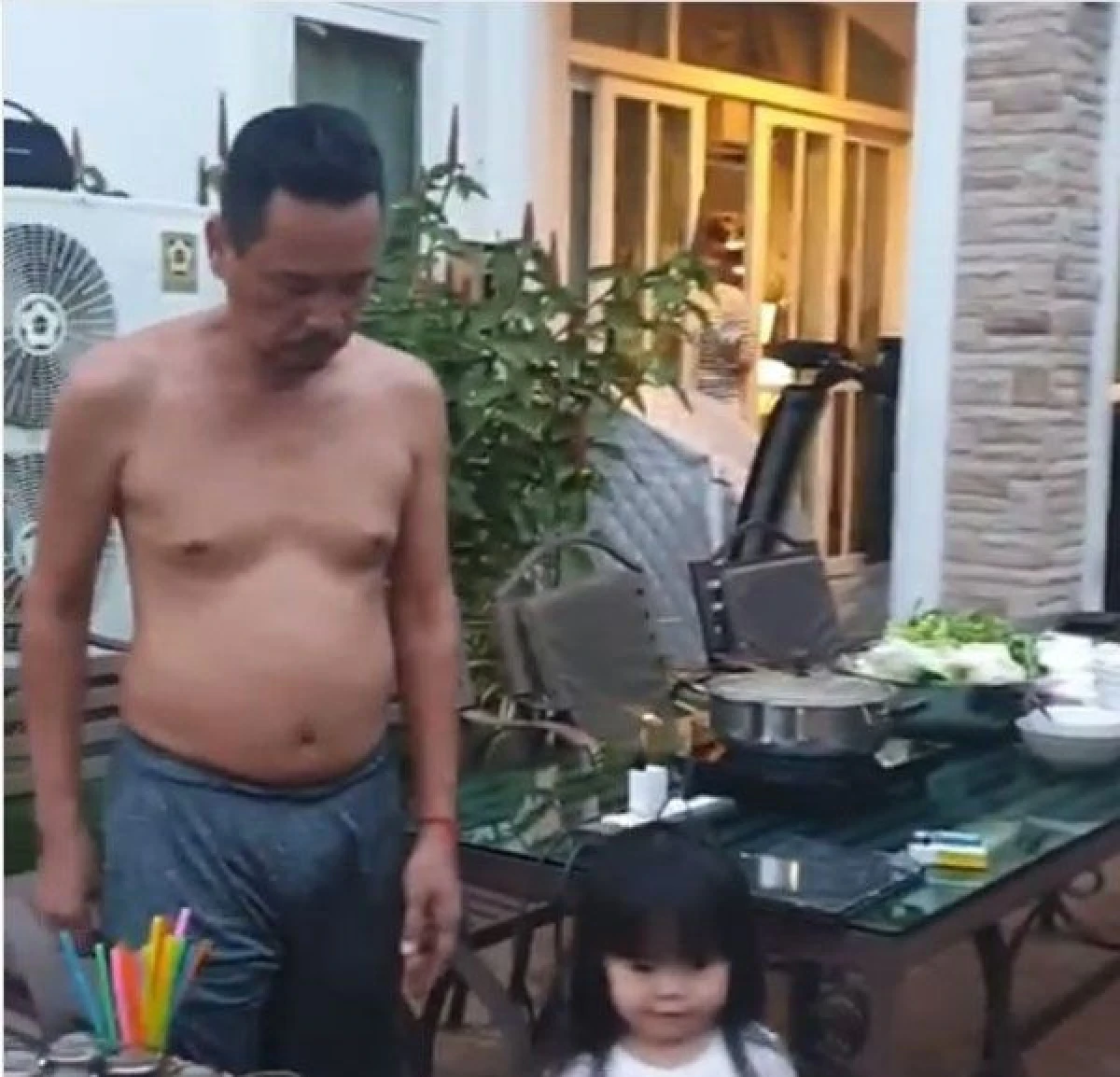 เท่ง เถิดเทิง เข้าบ้านได้แล้ว! ภรรยาเผยภาพเซลฟี่กลับมาอบอุ่นอีกครั้ง