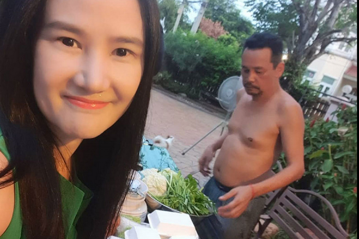 เท่ง เถิดเทิง เข้าบ้านได้แล้ว! ภรรยาเผยภาพเซลฟี่กลับมาอบอุ่นอีกครั้ง เท่ง เถิดเทิง เข้าบ้านได้แล้ว! ภรรยาเผยภาพเซลฟี่กลับมาอบอุ่นอีกครั้ง