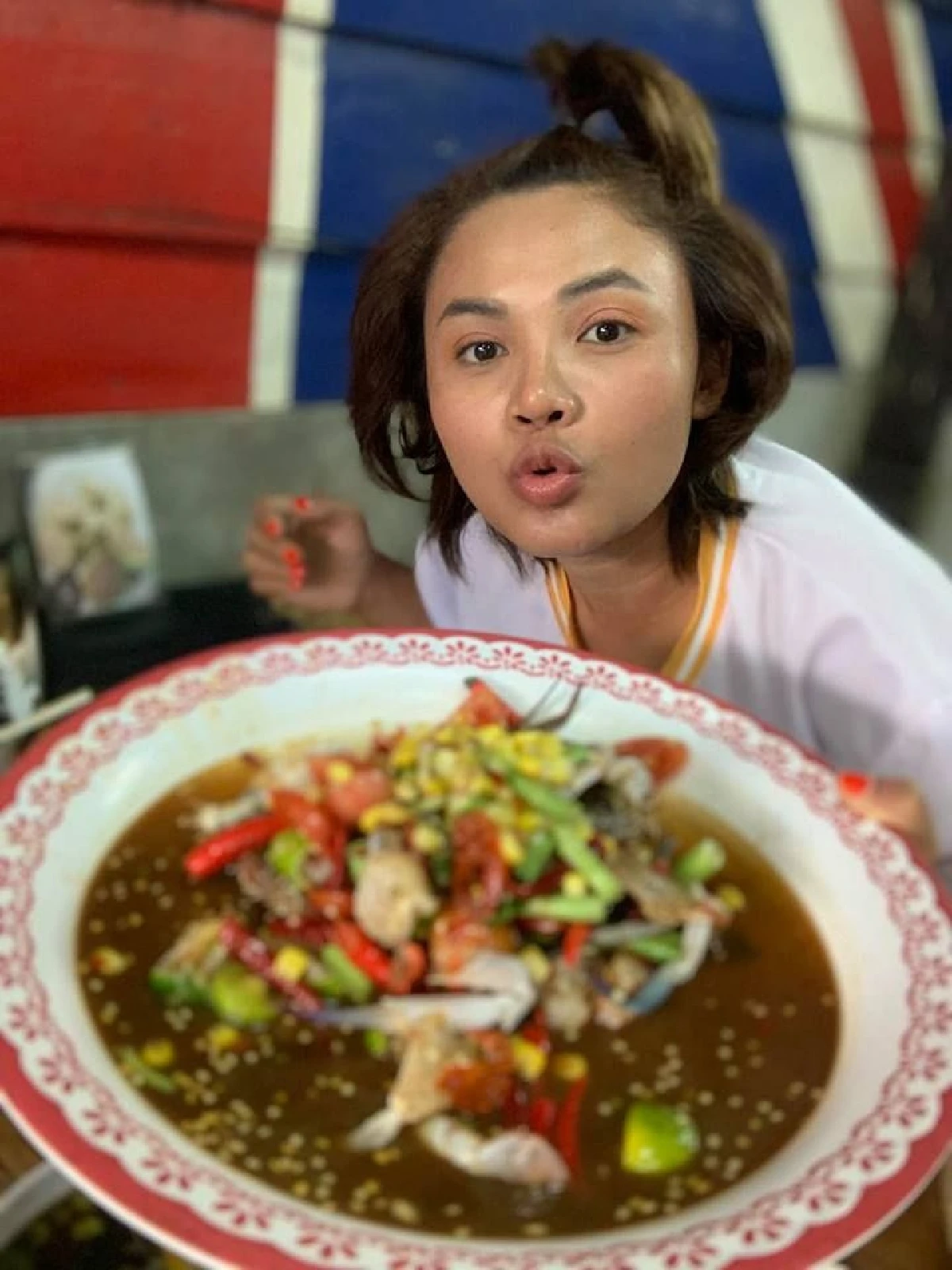 น้ำพักน้ำแรงล้วน! "ตั๊กแตน ชลดา" กับชีวิตเรียบง่ายที่บ้านสวน พร้อมโชว์เงินสด 7 ล้านบาท
