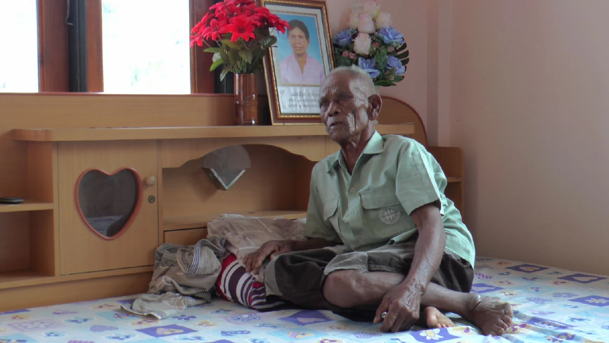 รักแท้ไม่มีวันตาย! คุณตาวัย 74 กินข้าวหน้ารูปยายที่ตายแสดงออกถึงความรัก