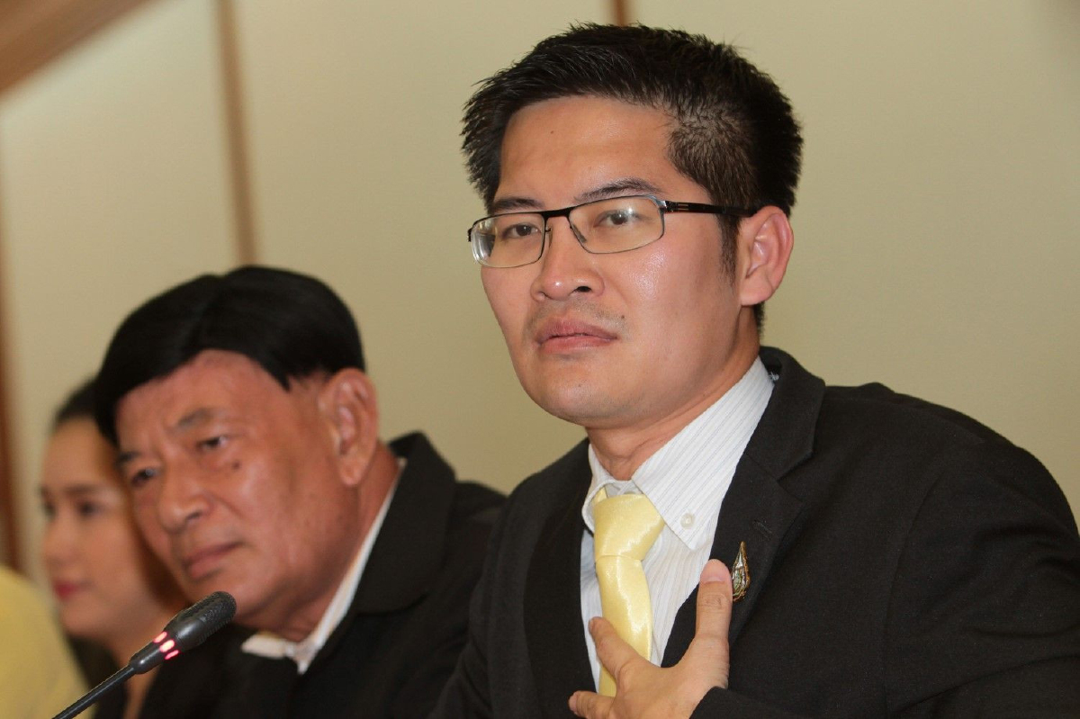 "มงคลกิตติ์"ประกาศลุยฟ้องอาญา-แพ่ง คนแถลงข่าวถอดถอนออกจากส.ส. "มงคลกิตติ์"ประกาศลุยฟ้องอาญา-แพ่ง คนแถลงข่าวถอดถอนออกจากส.ส.