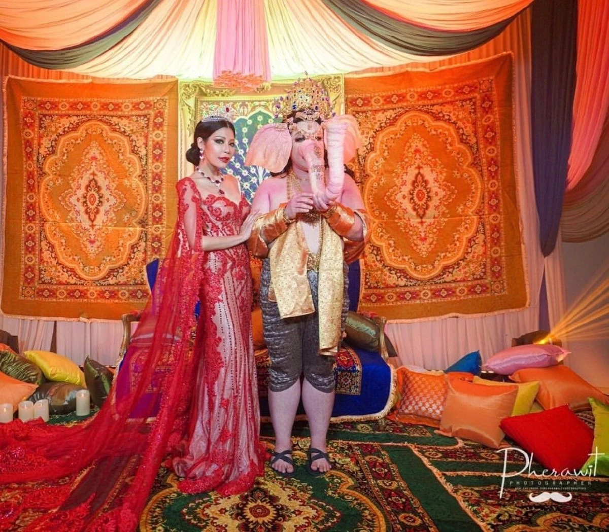 แต่งด้วยศรัทธา! ดีเจบุ๊กโกะ แปลงโฉมเป็น พระพิฆเนศ เล่นใหญ่ร่วมปาร์ตี้วันเกิด