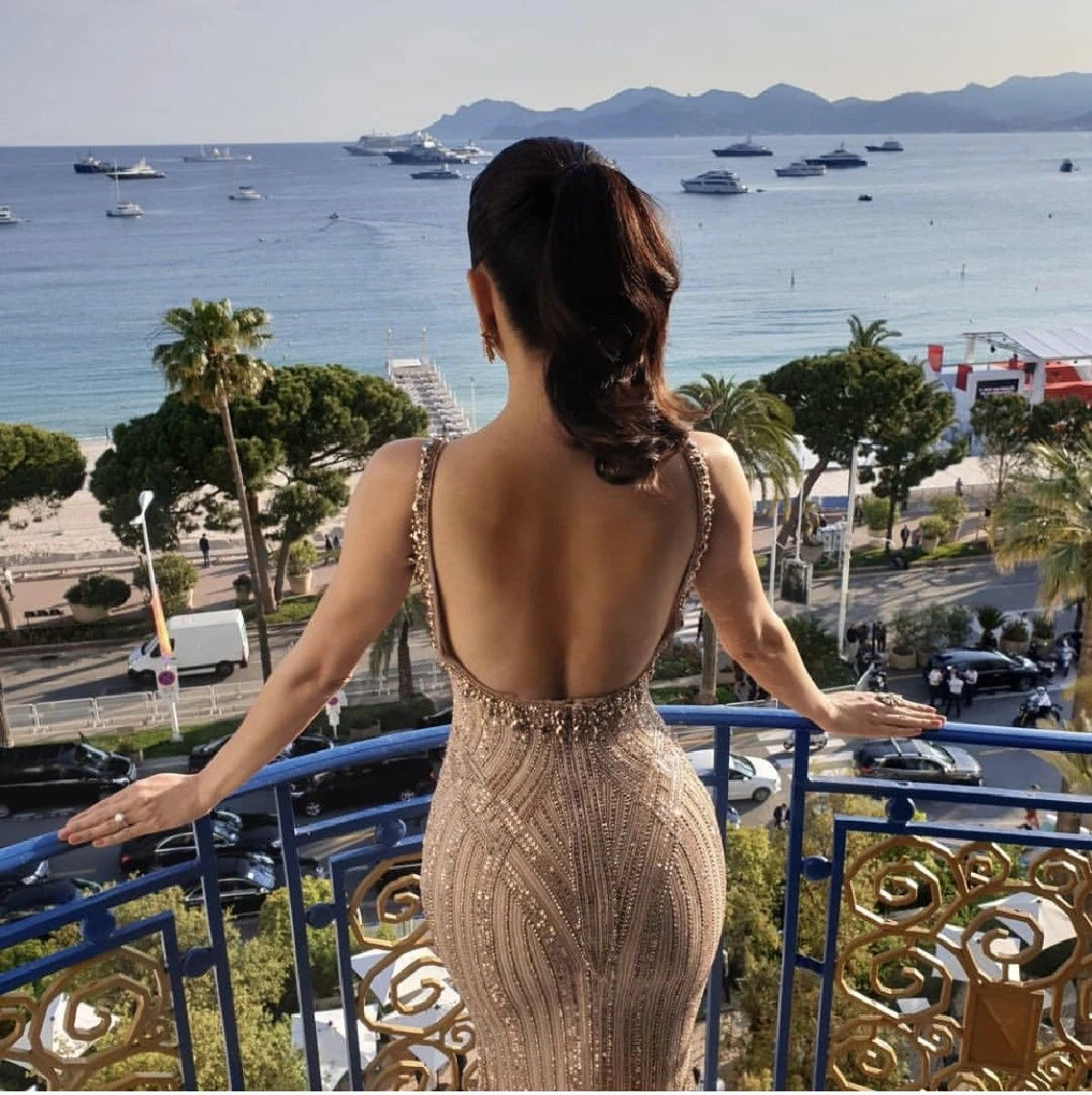 ปู ไปรยา ในชุดเดรสซีทรูปักเลื่อมสุดหรู ร่วมดินเนอร์สุดเอ็กซ์คลูซีฟ