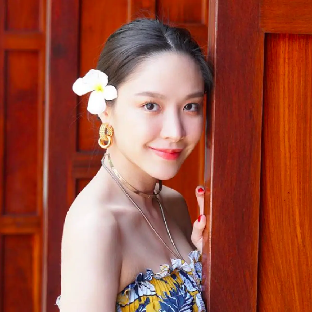 หวานต่อไม่รอแล้วนะ! “ดร.วาว” มอบดอกไม้ปลอบใจ “น้ำชา" ผ่านมรสุมแม่ไม่ปลื้ม