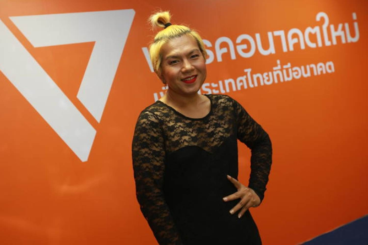 สภาไฟเขียว "ธัญญ์วาริน " แต่งชุดเพศสภาพเข้าร่วมพิธี แต่ขอให้สุภาพ สภาไฟเขียว "ธัญญ์วาริน " แต่งชุดเพศสภาพเข้าร่วมพิธี แต่ขอให้สุภาพ