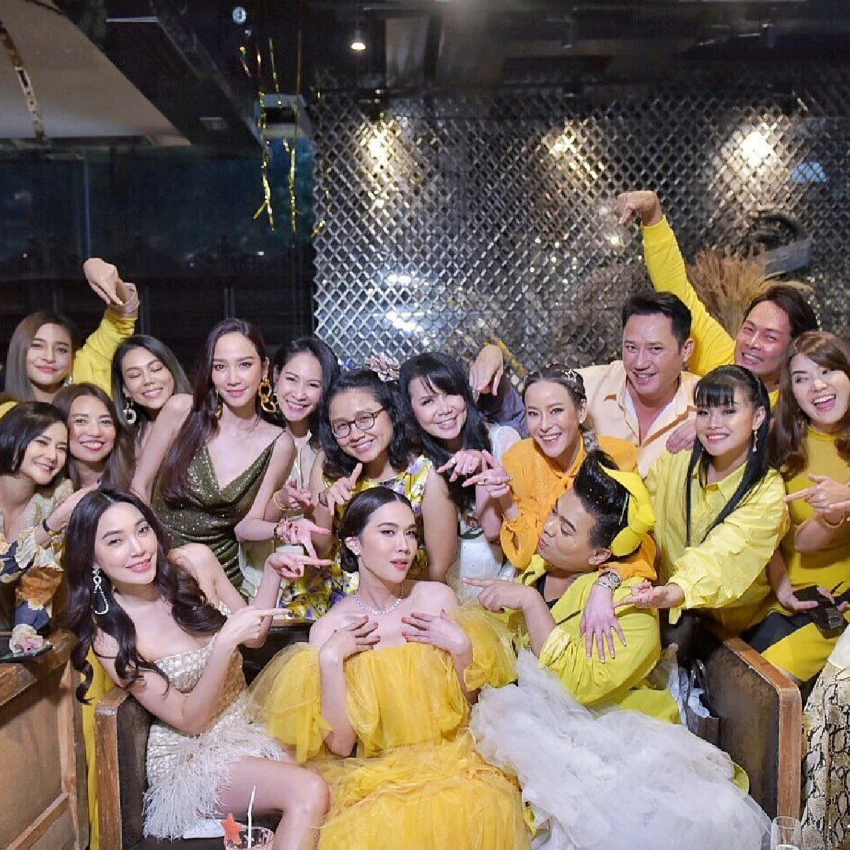 ปาร์ตี้วันเกิด เมย์ ปทิดา ฉลองอายุ 43 ปีในธีมสีเหลืองทองเรียบง่ายแต่อบอุ่น